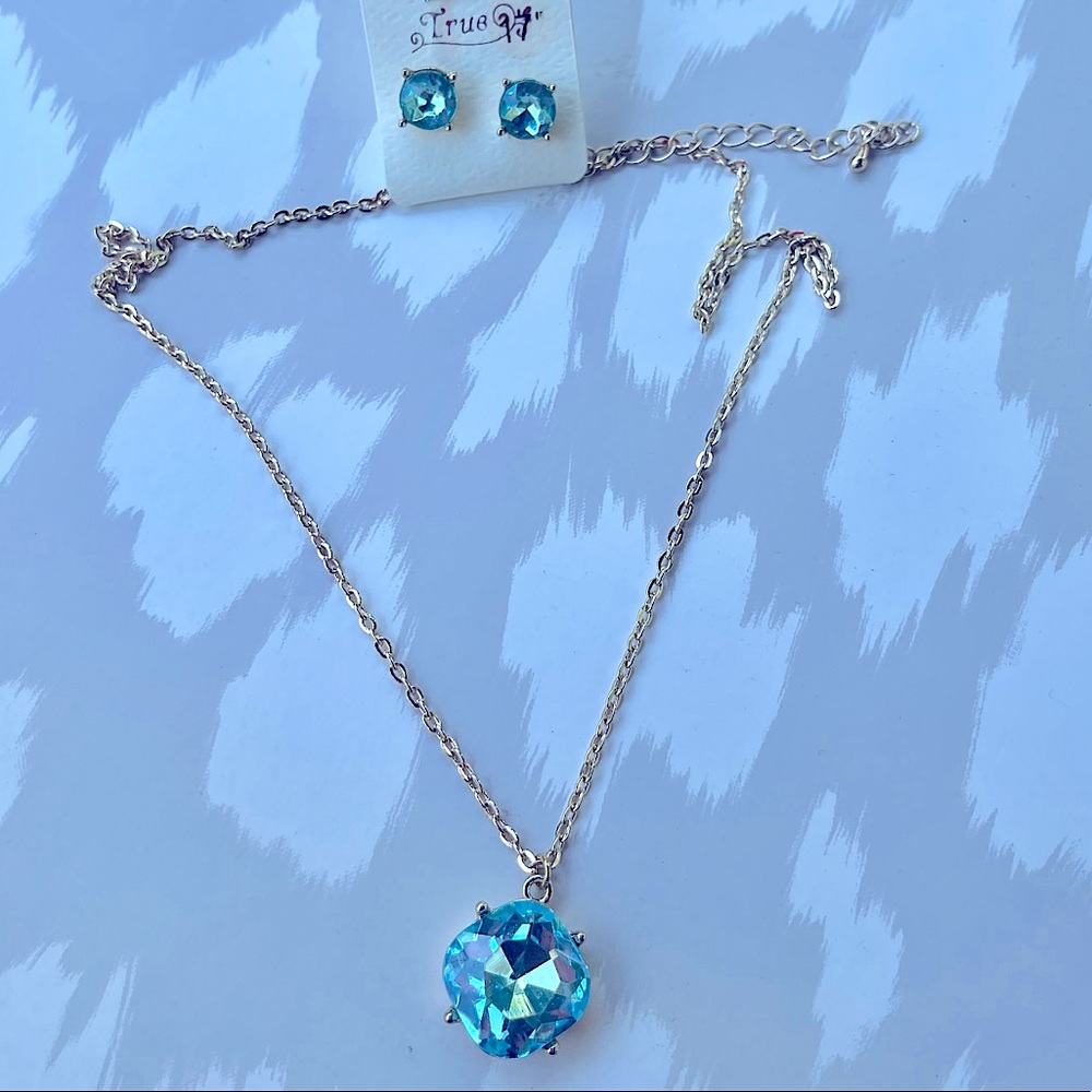 NWT Blue/Gold Necklace & Earring Set